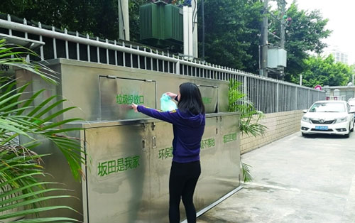 深圳坂田街道為垃圾桶建“小屋”街坊拍手稱(chēng)贊